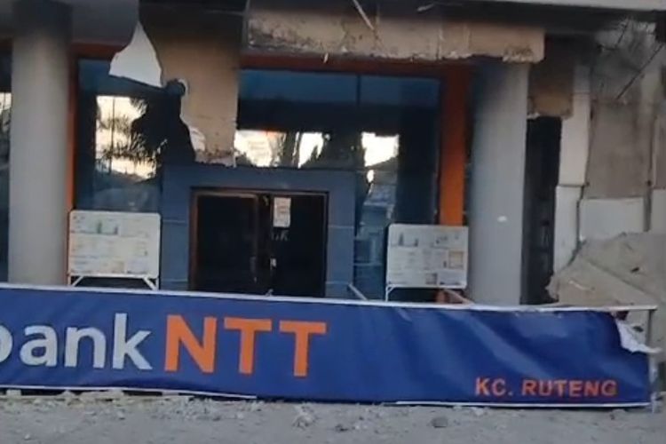 Gempa M 7,7 di Flores, Gedung Bank NTT Ruteng dan Sejumlah Bangunan Rusak