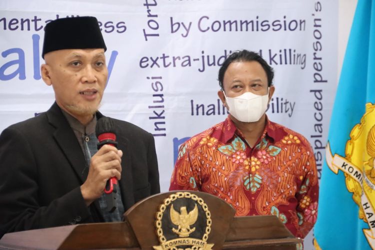 Mantan Pimpinan KPK M Jasin dalam konferensi pers di Komnas HAM, Jumat (17/6/2021).