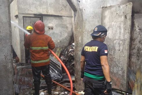 Terjebak di Kamar Mandi Saat Kebakaran, Ibu dan Anak Ditemukan Tewas Berpelukan