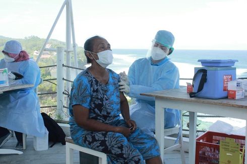 Viral Video Vaksinasi di Pantai Gunungkidul, Ini Kata Sandiaga Uno