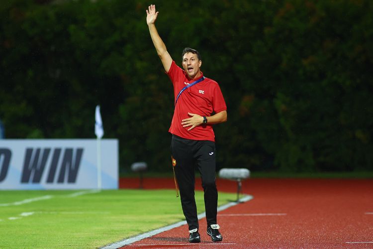 Pelatih interim Selangor FC Christophe Gamel (Perancis) kala memimpin klub di laga melawan Lion City Sailors di ajang AFC Champions League Two (ACL 2) 2025-2026.