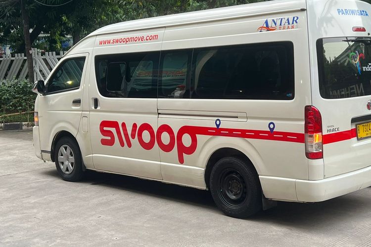 Mobil Swopp di Stasiun MRT Jakarta Lebak Bulus.