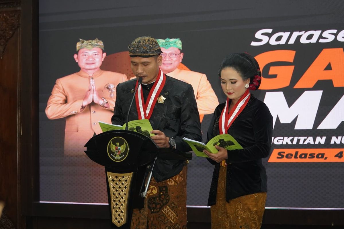 Bupati Lamongan Yuhronur Efendi saat membuka kegiatan Sarasehan Sejarah Gajah Mada bertema Kebangkitan Nusantara Dari Bumi Lamongan di Pendopo Lokatantra, Lamongan, Selasa (4/7/2023).
