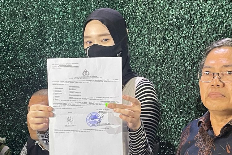 Foto : Sakit Hati Inara Rusli, Kini Laporkan Virgoun Dan Tenri Ajeng