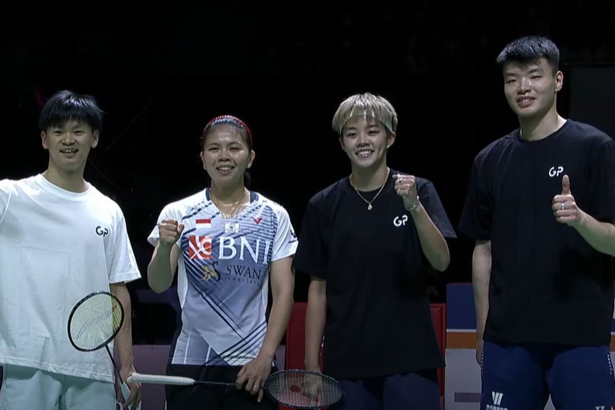 Laga amal kedua di acara perpisahan Greysia Polii memasangkan Greysia dengan Yuta Watanabe menghadapi Sapsireee Taerattanachai yang berduet dengan Wang Li Yu. Acara perpisahan bertajuk Greysia Polii Testimonial Day diselenggarakan di Istora Senayan, Jakarta, Minggu (12/6/2022) pagi WIB.