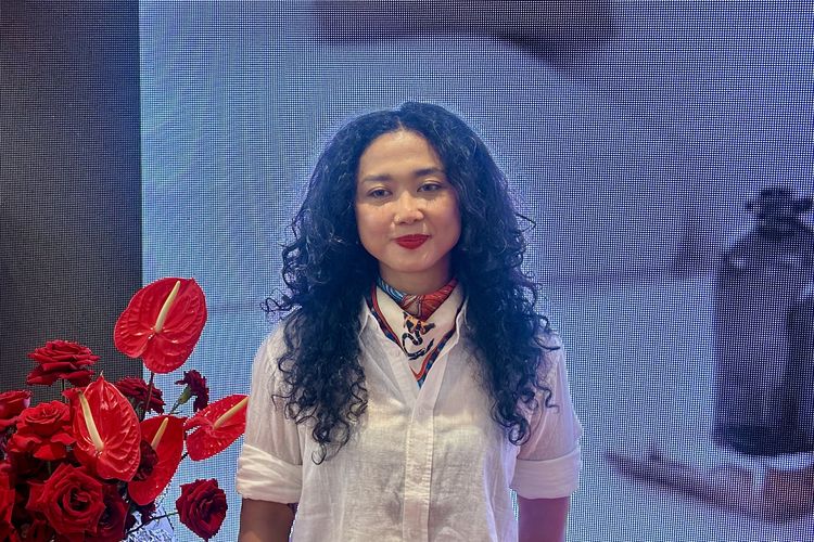 Desainer sekaligus Creative Director ASTISURYA, Asti Surya dalam acara POND’S Age Miracle & JFW Hadirkan “The Revival of Miracles” di Plaza Indonesia, Jakarta Pusat, Senin (20/10/2025).