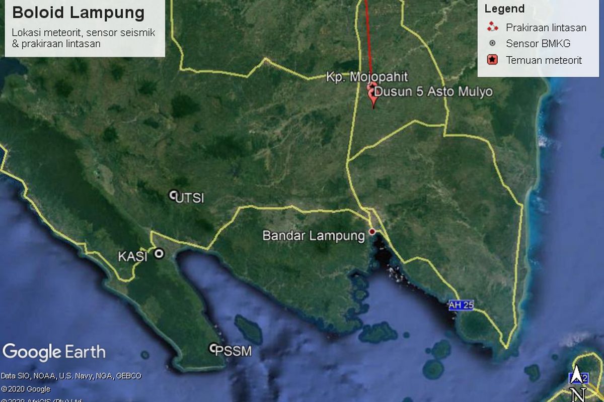 Interpretasi lintasan meteor ? terang Lampung Tengah (garis merah) berdasarkan pada temuan dua meteorit dan rekaman seismik di stasiun UTSI, KASI dan PSSM milik BMKG. 