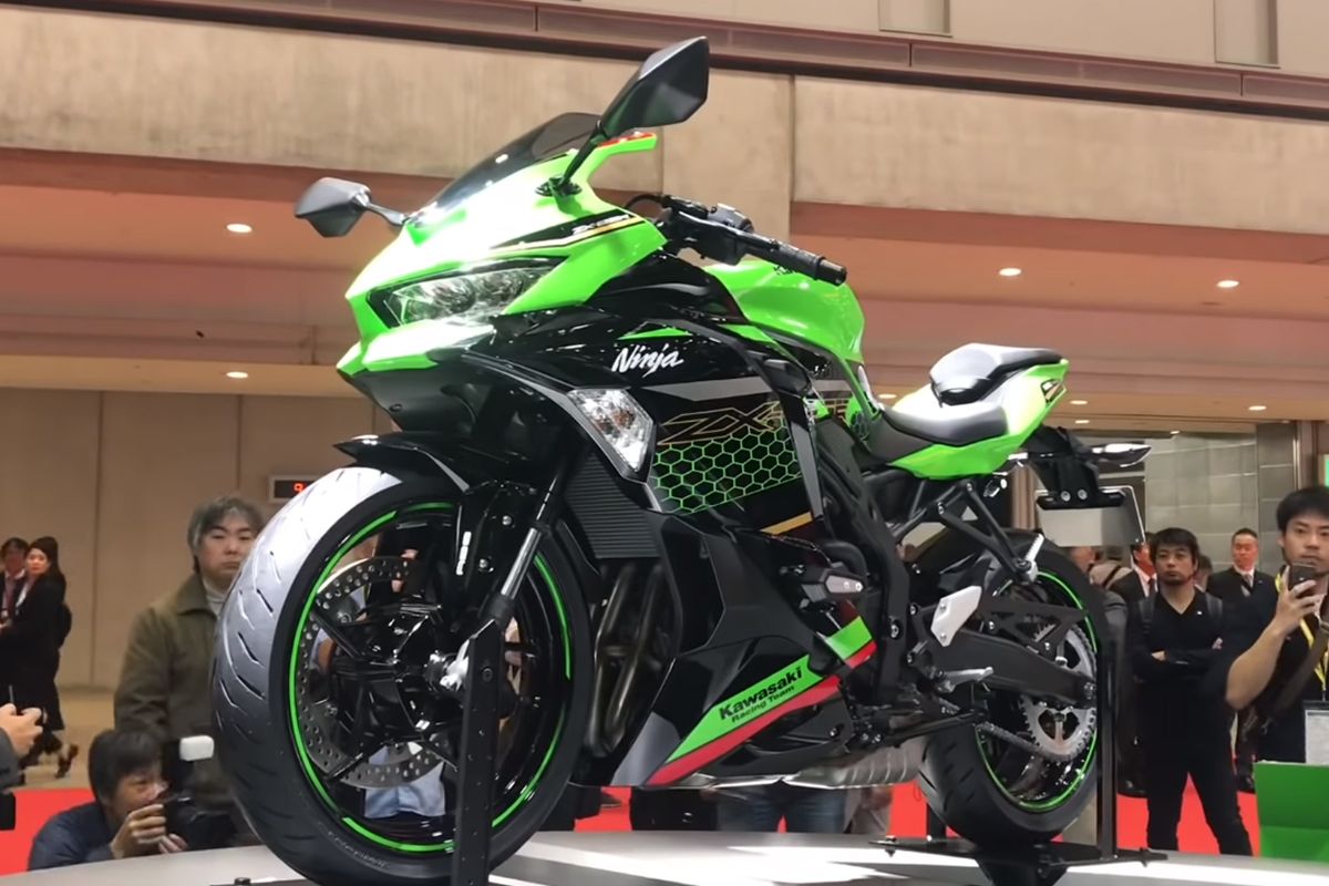 Kawasaki Ninja ZX-25R, motor sport 250 cc dengan empat silinder, diperkenalkan di Tokyo Motor Show 2019