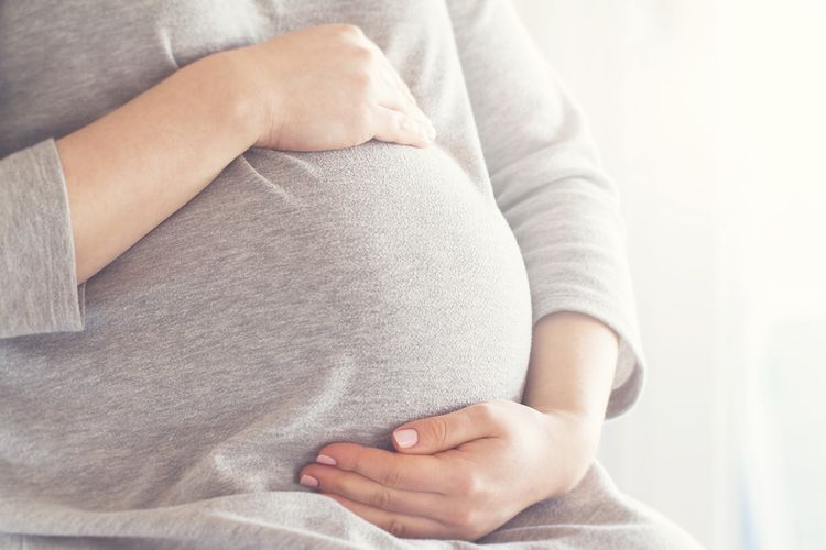 Cara mengatasi vagina terasa nyeri saat hamil adalah dengan lebih sering duduk.