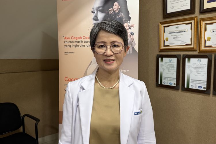 Dokter spesialis penyakit dalam, dr. Sandra Sinthya Langow, Sp.PD-KR saat ditemui setelah acara Kenali Cacar Api Health Talk di Siloam Lippo Karawaci, Sabtu (17/1/2026).
