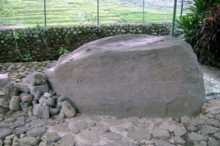 Prasasti Lebak, salah satu dari tujuh prasasti bukti keberadaan Kerajaan Tarumanegara.