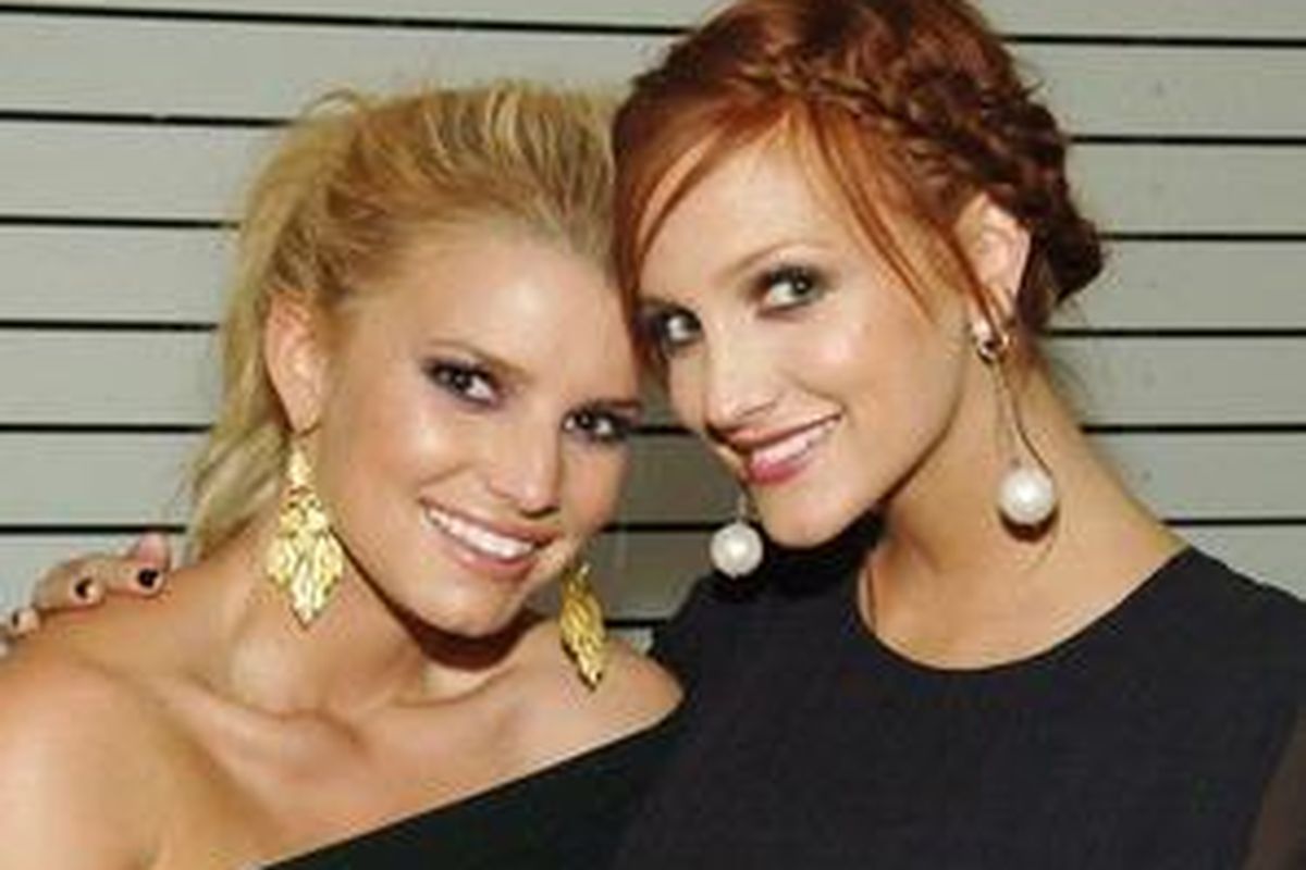 Jessica dan Ashlee Simpson. Mereka yang memiliki kakak atau adik perempuan, umumnya tinggal dalam lingkungan yang suportif dan optimis.