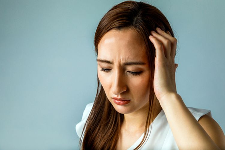Ilustrasi stroke di usia muda. Sakit kepala adalah salah satu gejala stroke di usia muda. Kenali beberapa cara mencegah stroke di usia muda menurut dokter berikut ini...