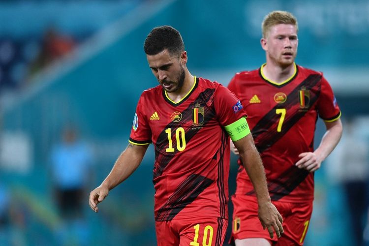 Eden Hazard dan Kevin De Bruyne saat beraksi melawan Finlandia di babak penyisihan Grup B Euro 2020 di Stadion Saint Petersburg, Senin (21/6/2021). 