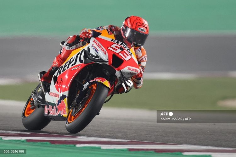 Marc Marquez saat berlaga pada MotoGP Qatar 2022. (Photo by KARIM JAAFAR / AFP)