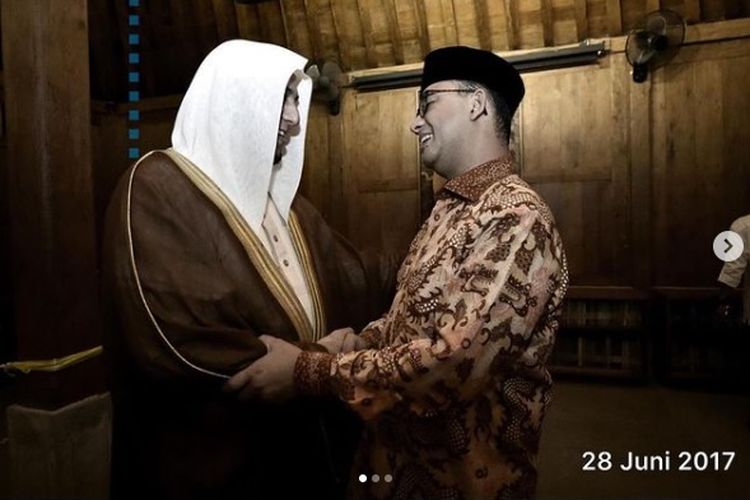 Gubernur DKI Jakarta Anies Baswedan bersama pendakwah Syekh Ali Jaber.