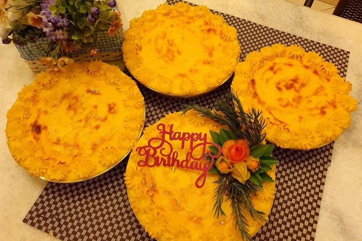 Pastel tutup di Pastel tutup PREMIUM Esterculinary, Surabaya.