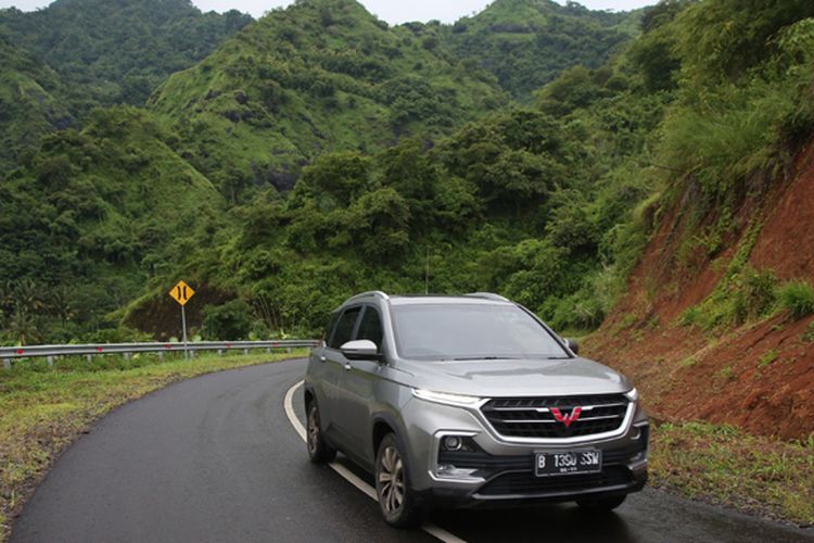 Wuling Almaz tak ragu melibas ragam tanjakan di Geopark Ciletuh, Sukabumi