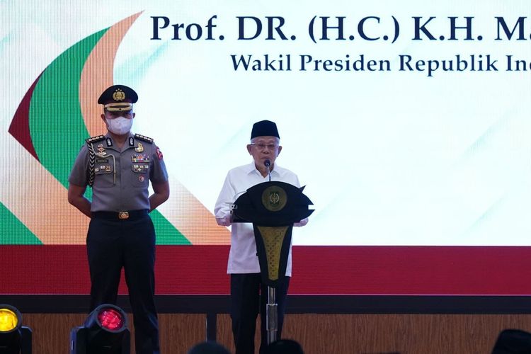 Wakil Presiden (Wapres) Republik Indonesia (RI) Ma'ruf Amin saat meresmikan BRK Syariah di Gedung Menara Dang Merdu BRK Syariah, Kamis (25/8/2022).
