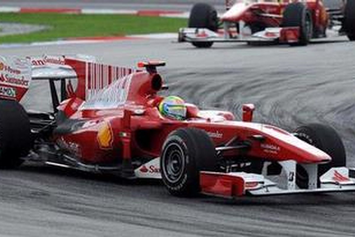 Pebalap Ferrari Felipe Massa (depan), bertekad menjadi pemenang di GP Turki akhir pekan ini, Minggu (30/5/10). Menurutnya, Sirkuit Istanbul sangat spesial baginya.
