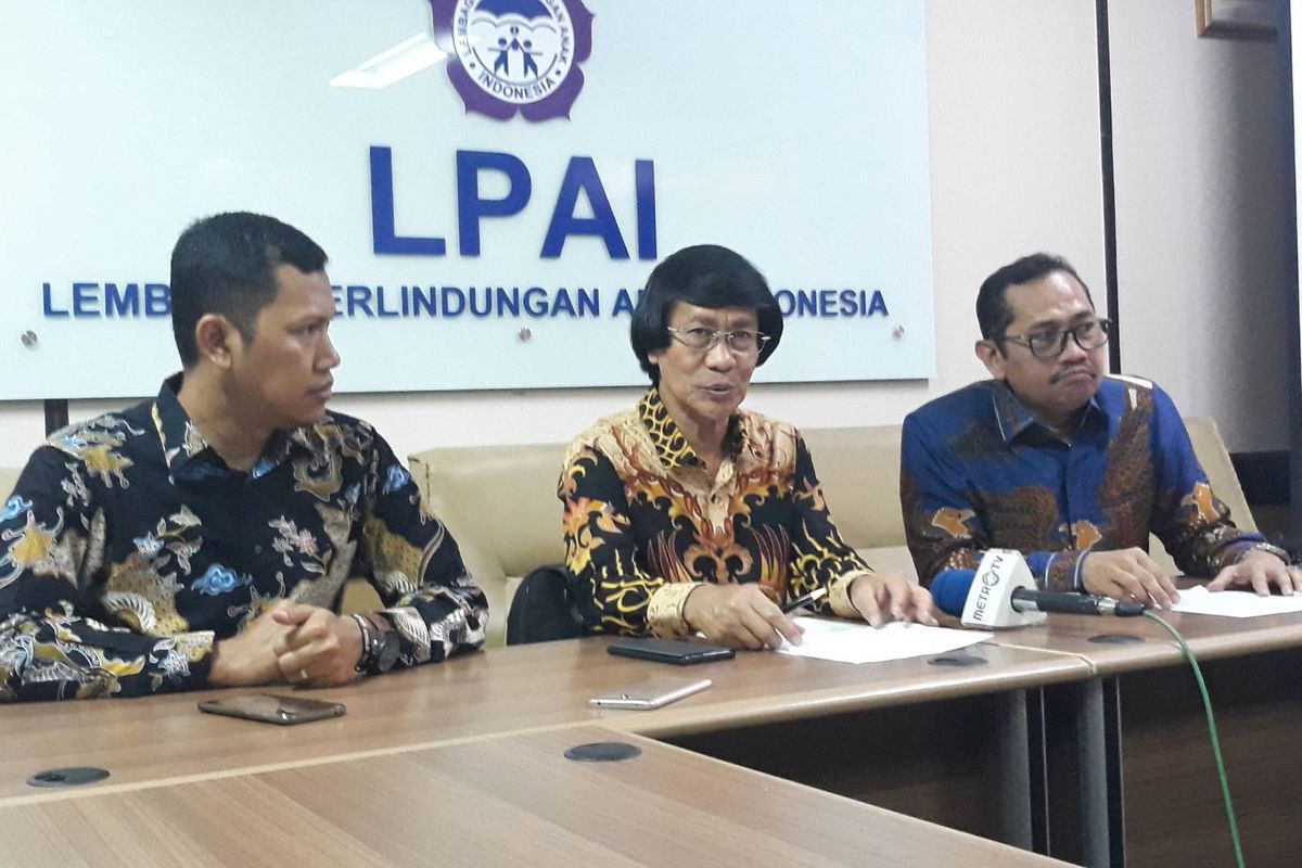 Ketua Umum Lembaga Perlindungan Anak Indonesia (LPAI) Seto Mulyadi (tengah) di kantor LPAI, Salemba, Jakarta Pusat, Jumat (25/10/2019).