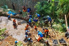 Tumpukan Sampah Sampai Jadi Pijakan, Kali Krukut Depok Akhirnya Dibersihkan