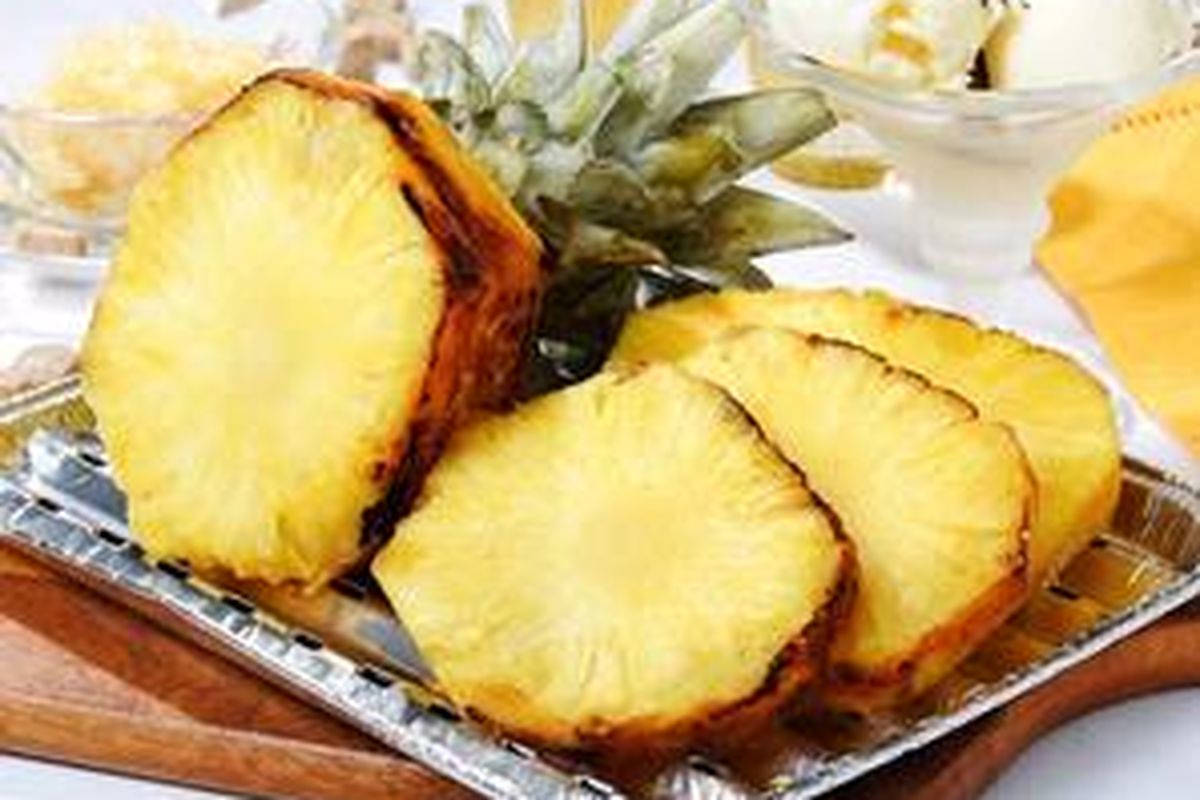 Selain mengandung vitamin C, nenas juga kaya akan kandungan mangan, yang telah terbukti mampu meningkatkan mood. 