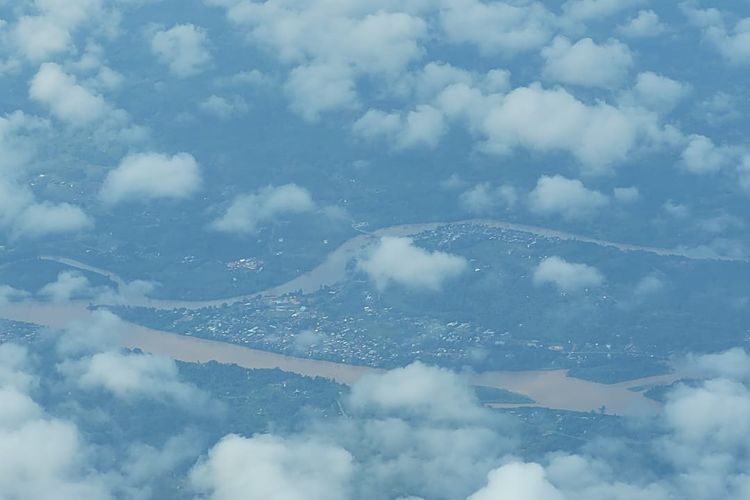 Pemandangan wilayah Krayan setelah pesawat perintis lepas landas dari Bandara Yuvei Semaring