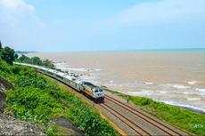 Di Mana Lokasi Pantai Jodo? Bisa Lihat Kereta Api Lewat di Tepi Laut 