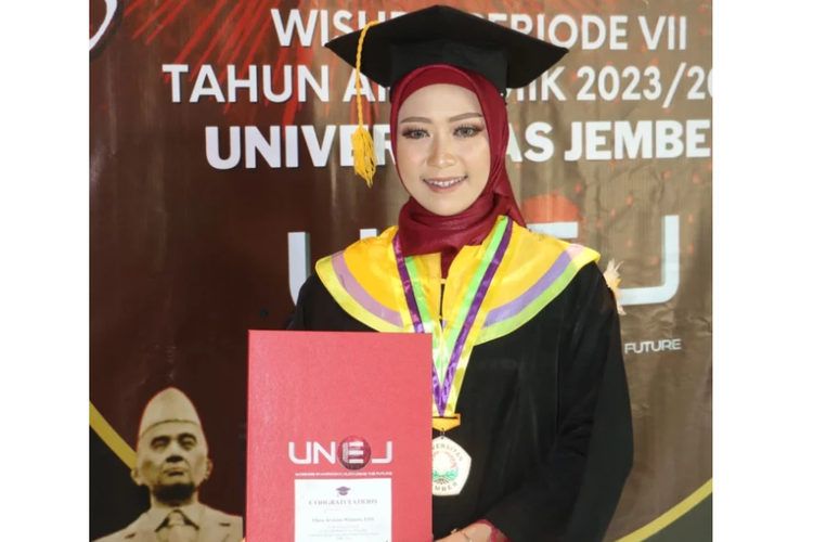 Dhea Arviana Wijianti, wisudawan Unej lulus dengan IPK 3,99 dan juga penerima KIP Kuliah.