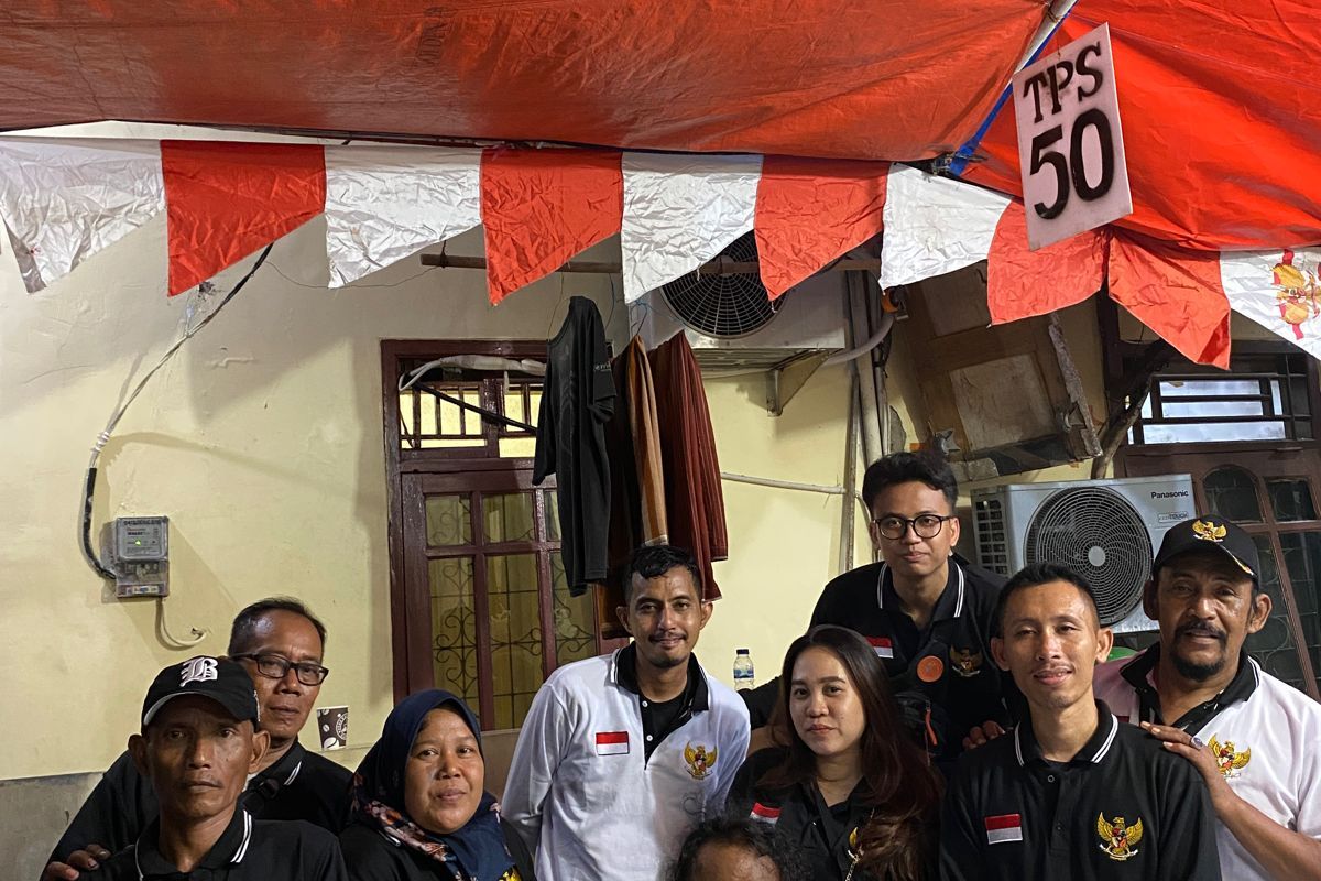 Tim panitia KPPS TPS 50 RW 04 Kelurahan Petamburan, Jakarta Pusat, Rabu (14/2/2024).