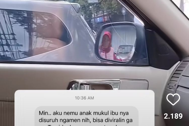 Tangkapan layar menunjukkan seorang pria yang membentak wanita tua berkerudung merah untuk mengamen. 