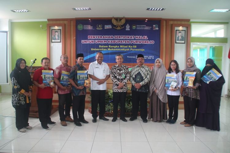 Universitas Muhammadiyah Purworejo dan Dinas Koperasi Usaha Kecil Menengah dan Perdagangan (KUKMP) Purworejo memfasilitasi pembuatan sertifikasi halal secara gratis. Program tersebut dilakukan untuk memperkuat dan meningkatkan kepercayaan masyarakat terhadap UMKM.