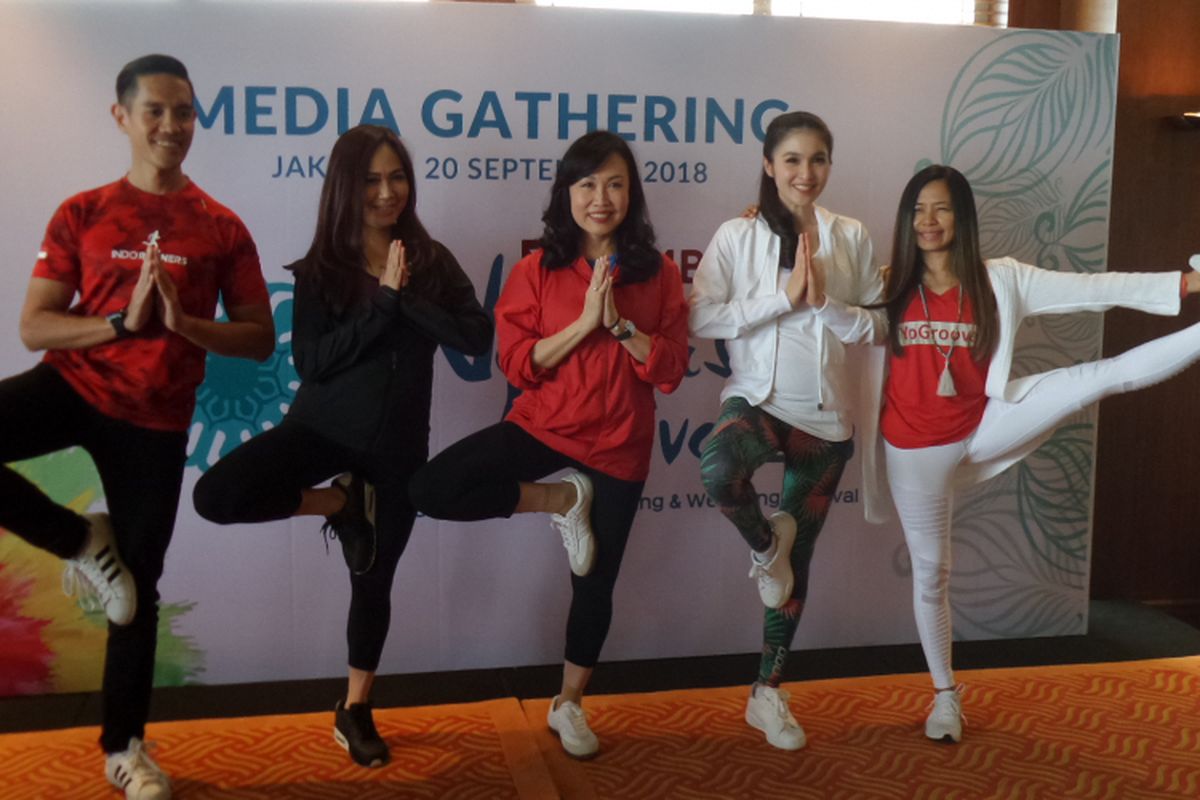 Founder IndoRunners Reza Puspo, Direktur Namaste Festival Anita Boentarman, Direktur Consumer Banking CIMB Niaga Lani Darmawan, Brand Ambassador CIMB niaga Sandra Dewi, dan Program Director CIMB Niaga Namaste Festival Deera Dewi (paling kiri ke kanan) dalam acara konferensi pers  di CIMB Niaga Tower, Jakarta, Kamis (20/9/2018).