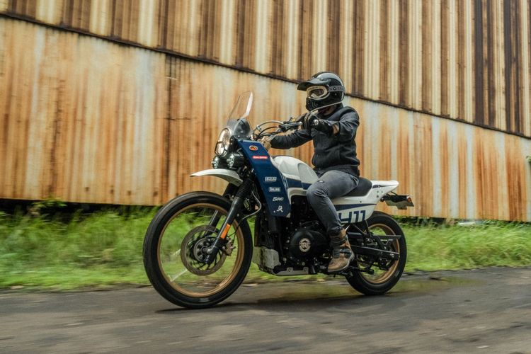 Motor custom Royal Enfield Himalayan milik Den Dimas yang digarap oleh Thrive Motorcycle