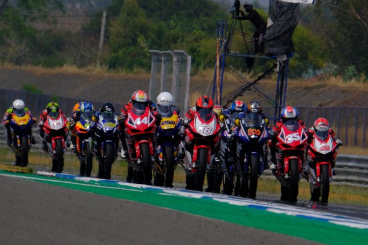 Pebalap AP250 AHRT,  Mario Suryo Aji berhasil naik podium di Race I Buriram, Sabtu (3/3/2018)