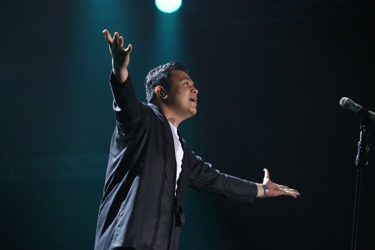 Tulus tampil di hari ke dua Java Jazz Festival 2017 di JI Expo Kemayoran, Jakarta, Sabtu (04/03/2017). Festival musik tahunan berskala dunia ini berlangsung hingga Minggu, 5 Maret mendatang.