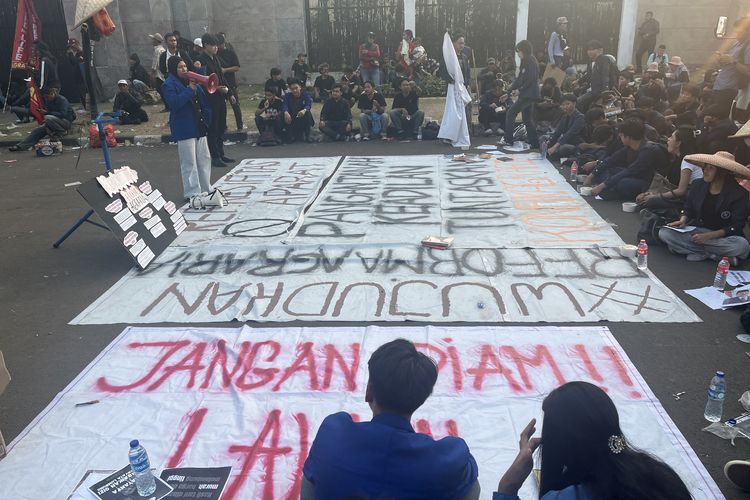 Mahasiswa dan Buruh Demo Hari Tani di Depan DPR RI, Sampaikan 5 Tuntutan