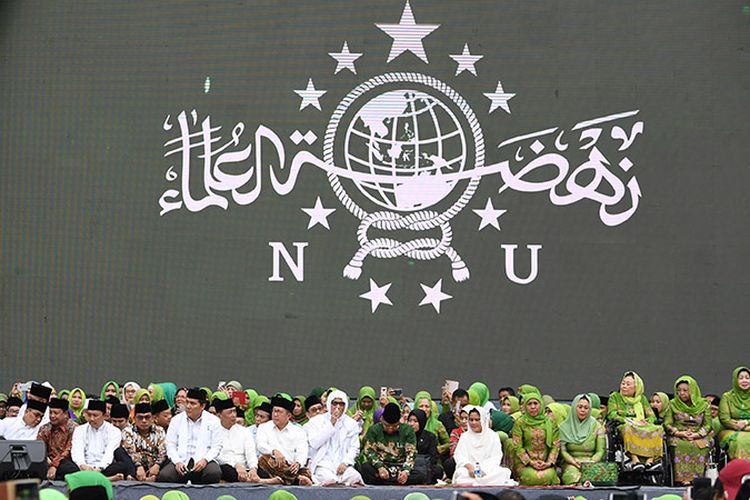 Presiden Joko Widodo memberikan sambutan pada Harlah ke-73 Muslimat Nahdlatul Ulama (NU), doa bersama untuk keselamatan bangsa dan maulidrrasul di Stadion Utama Gelora Bung Karno, Jakarta, Minggu (27/1/2019). Kegiatan yang diikuti ribuan peserta dari berbagai daerah tersebut mengangkat tema Khidmah Muslimat NU, Jaga Aswaja, Teguhkan Bangsa.