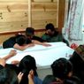 Tangis Histeris Pecah Saat Jenazah Mahasiswa Korban Penembakan KKB Tiba di Toraja