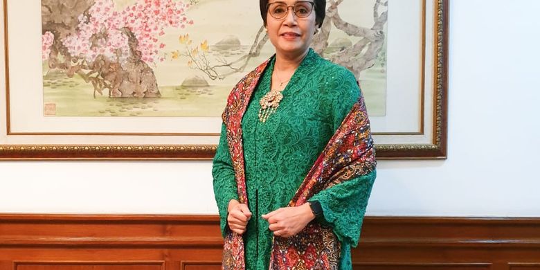 Di Balik Rancangan Kebaya Hijau Nusantara Sri Mulyani