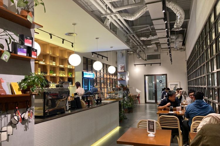 Kedai Kopi Aloo di dalam Gramedia Jalma di kawasan Blok M, Jalan Melawai 3, Kebayoran Baru, Jakarta Selatan.