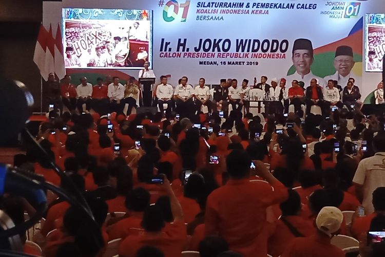 Capres Jokowi di acara Silaturrahim dan dan Pembekalan Calon Legislatif Koalisi Indonesia Kerja Bersama di Hotel JW Marriot, Medan, Sabtu (16/3/2019) 