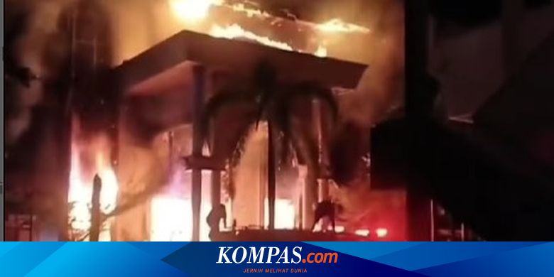 Kebakaran Hebat Melanda Fakultas Kesehatan Masyarakat Unand: 100 Petugas Pemadam Dikerahkan!