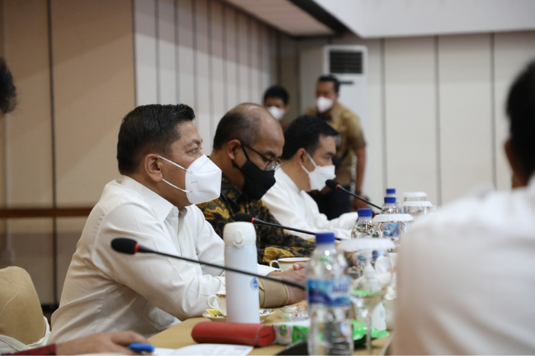 Penasihat Menteri Bidang Pertahanan dan Keamanan Maritim, Laksamana TNI (Purn) Prof Dr Marsetio saat rapat koordinasi dengan BP Batam dan stakeholder kepelabuhanan di Batam, Jumat (19/11/2021).