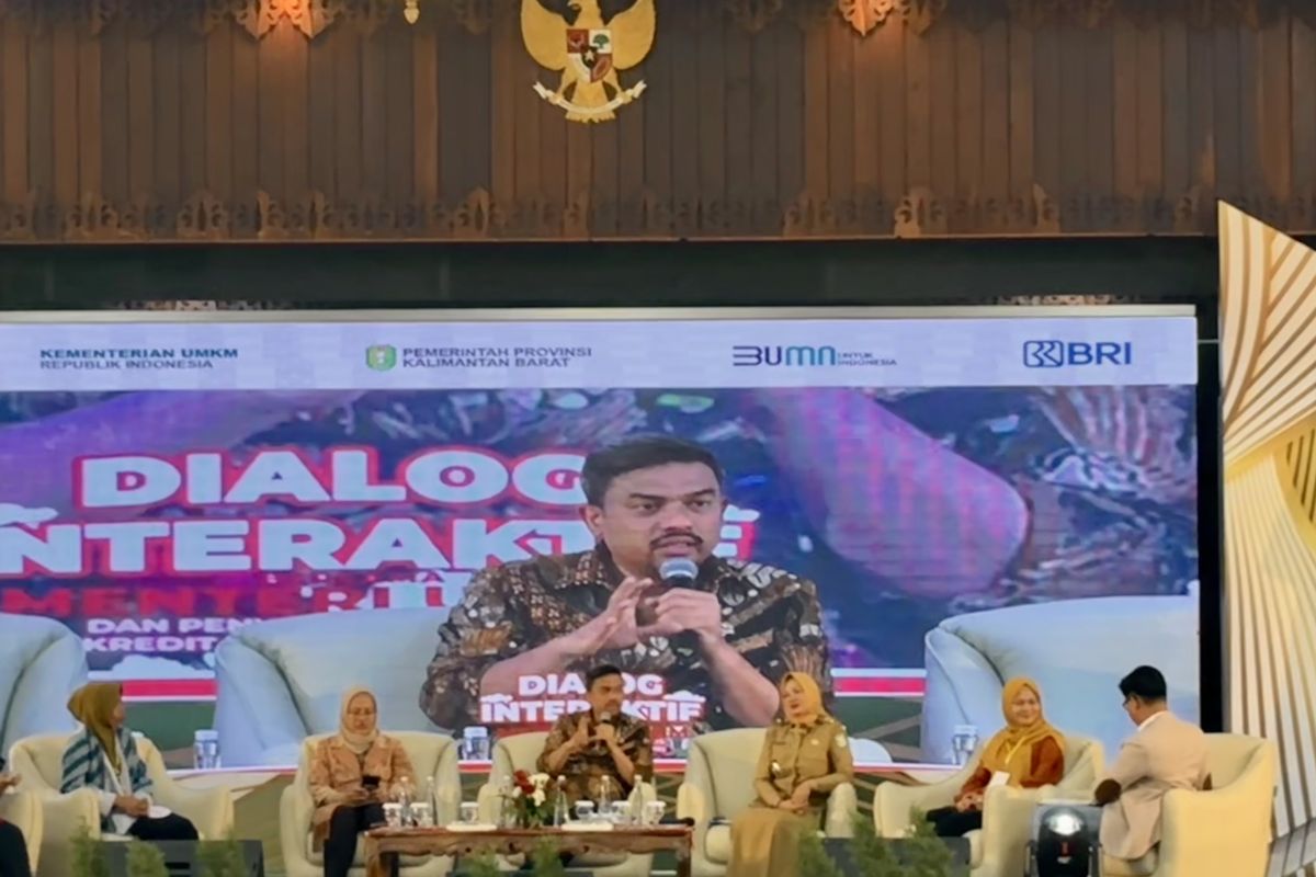 Menteri UMKM, Maman Abdurrahman tekankan pentingnya disiplin keuangan bagi UMKM dalam penggunaan Kredit Usaha Rakyat (KUR), di acara kunjungan kerja pertamanya ke Pontianak, Kalimantan Barat pada hari Senin (11/11/2024).
