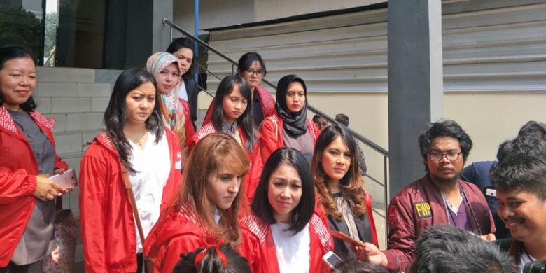 Partai Solidaritas Indonesia (PSI) melalui Jaringan Advokasi Rakyat Solidaritas (Jangkar Solidaritas) melaporkan aksi intimidasi yang dialami seorang ibu dan anaknya di Bundaran HI, Minggu (29/4/2018) saat berlangsung Car Free Day (CFD).