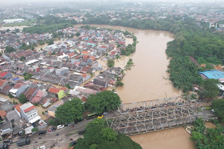 Pantauan udara kondisi banjir di Kota Bekasi, Jawa Barat, Selasa (4/3).
