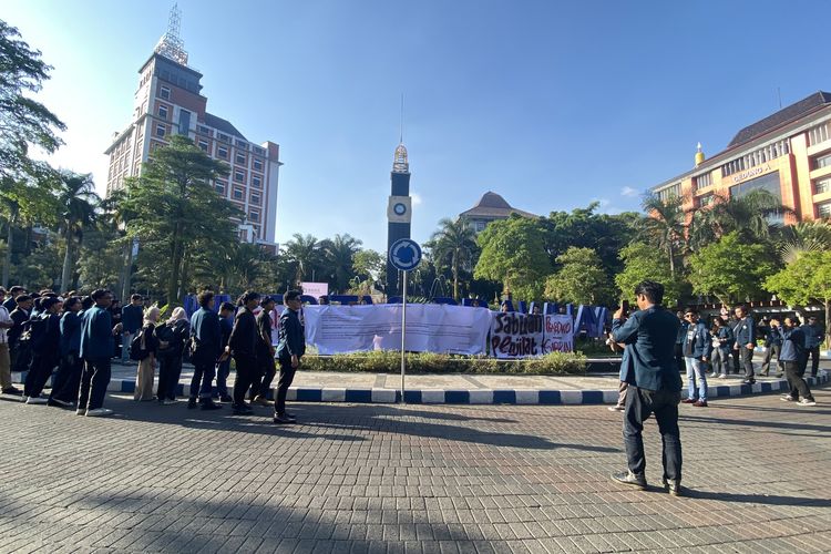 Demo di Rektorat, Mahasiswa UB Desak Transparansi Kajian Akademik MBG 