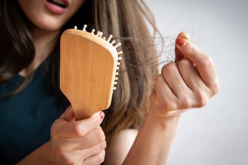 5 Kebiasaan Makan yang Dapat Menyebabkan Rambut Rontok